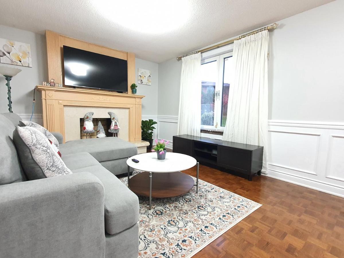 A Home Away Торонто Екстер'єр фото