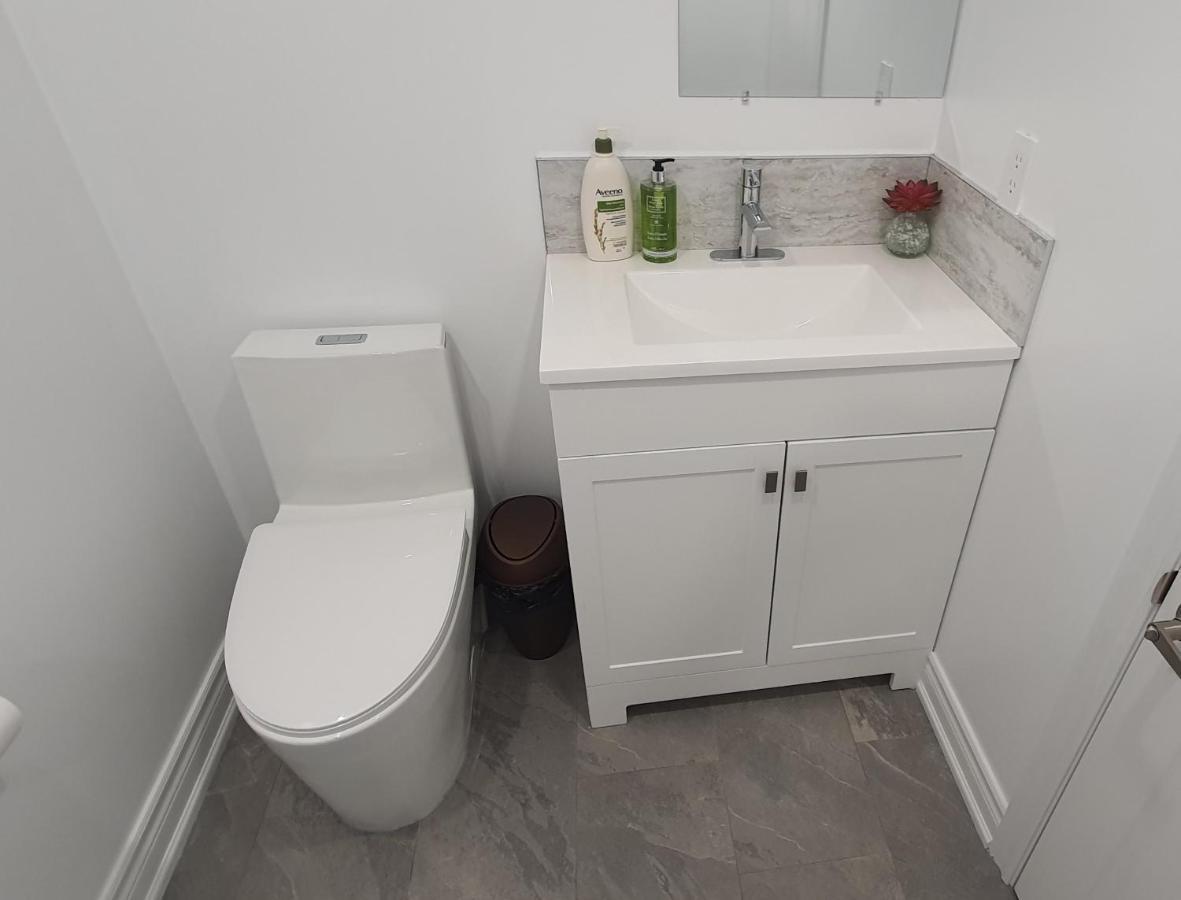 A Home Away Торонто Екстер'єр фото