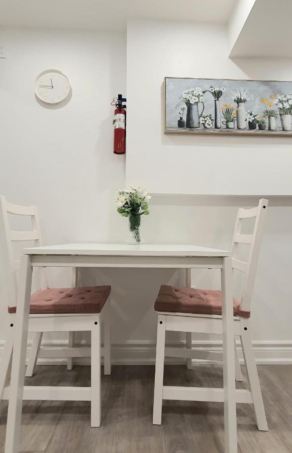 A Home Away Торонто Екстер'єр фото