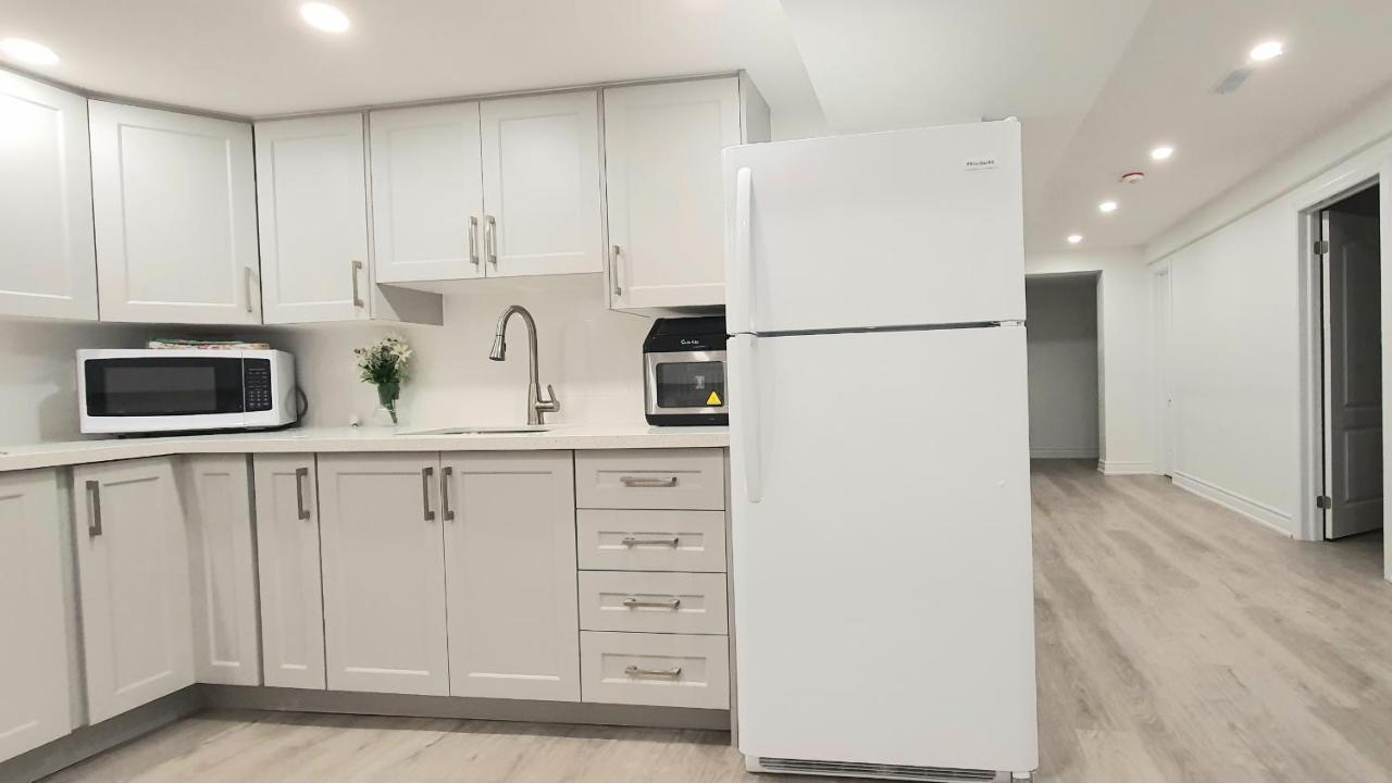 A Home Away Торонто Екстер'єр фото