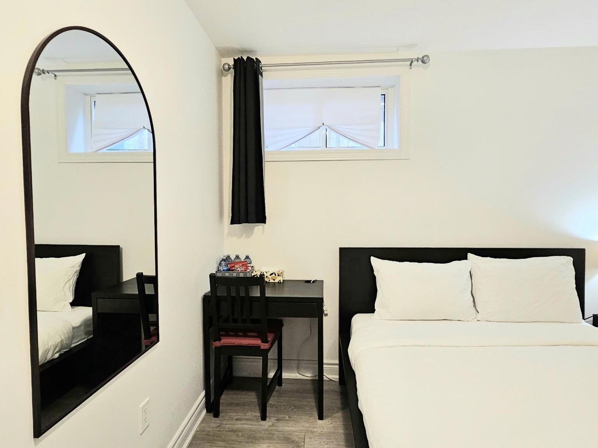 A Home Away Торонто Екстер'єр фото