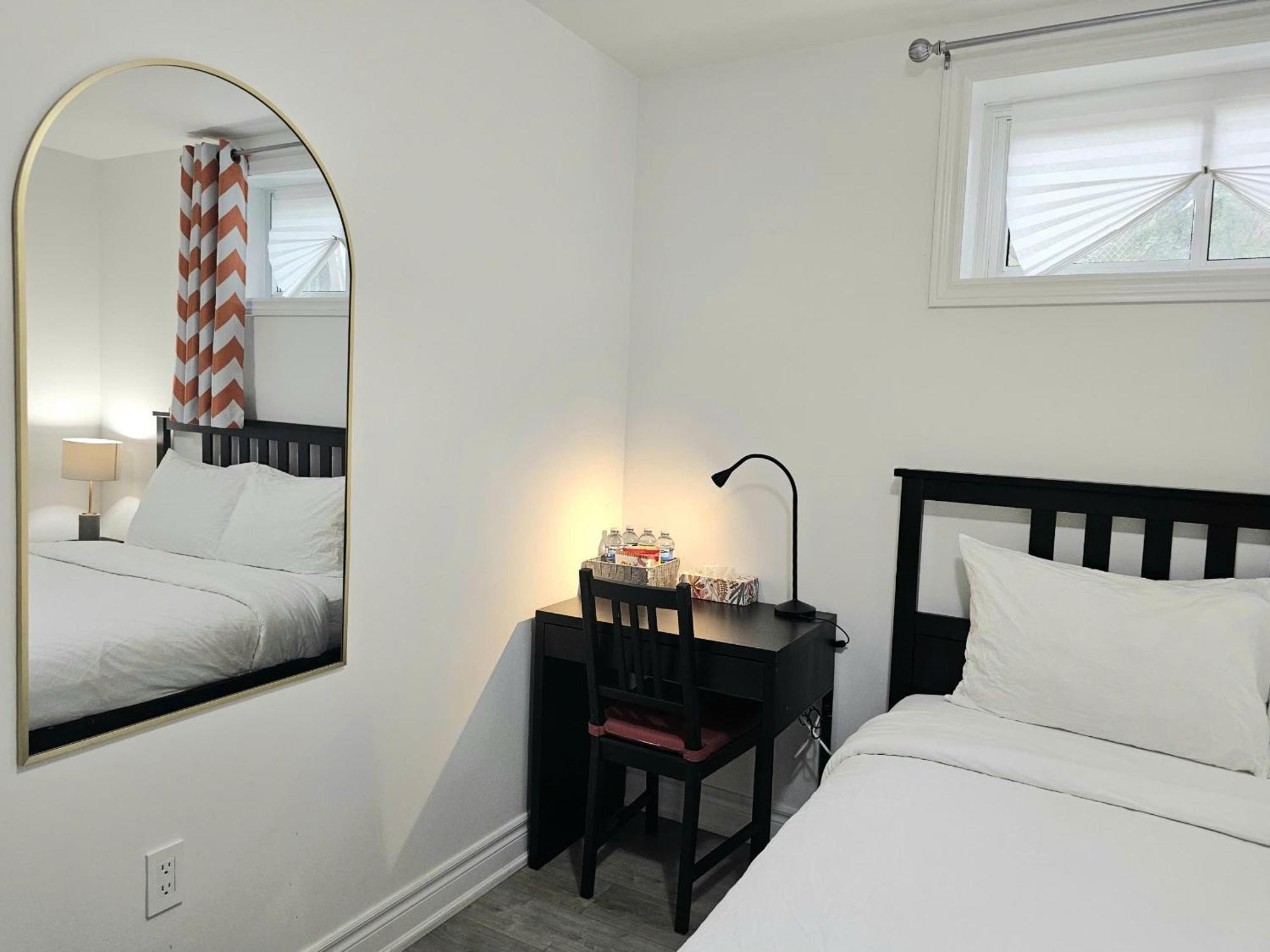 A Home Away Торонто Екстер'єр фото