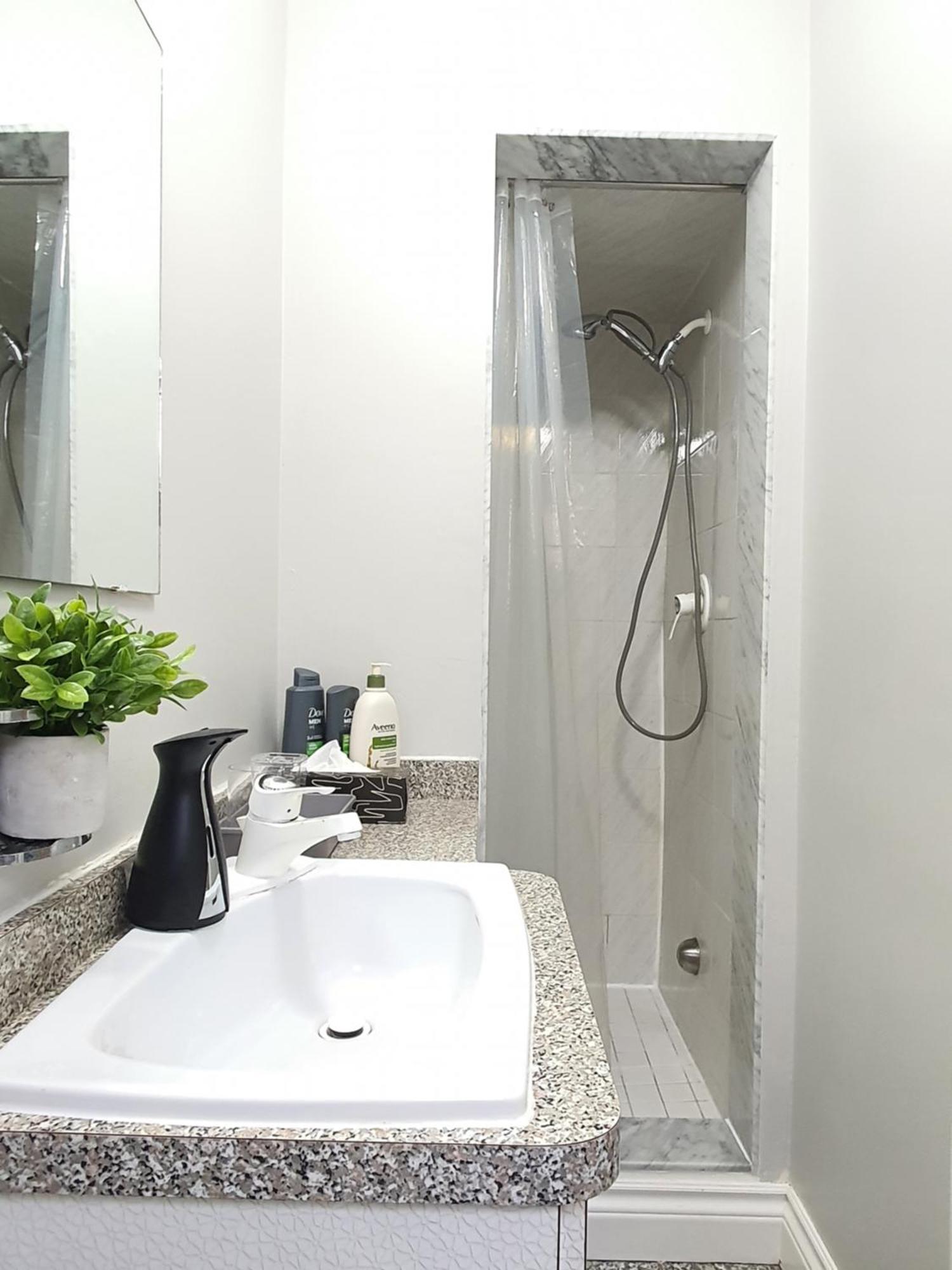 A Home Away Торонто Екстер'єр фото